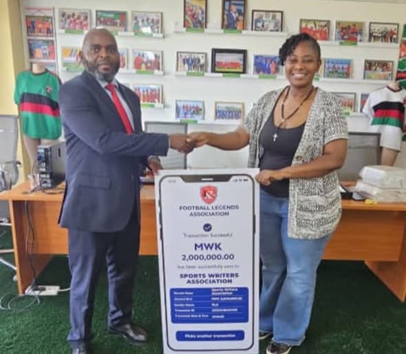 Football legends back sports writers with K2m ahead of AGM