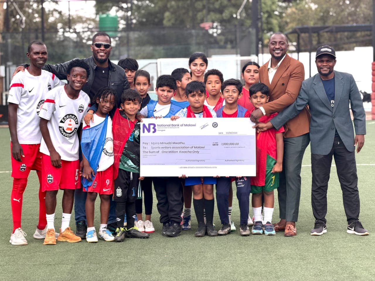 Mpira M'mudzi Mwathu donates K1m towards sports writers' AGM